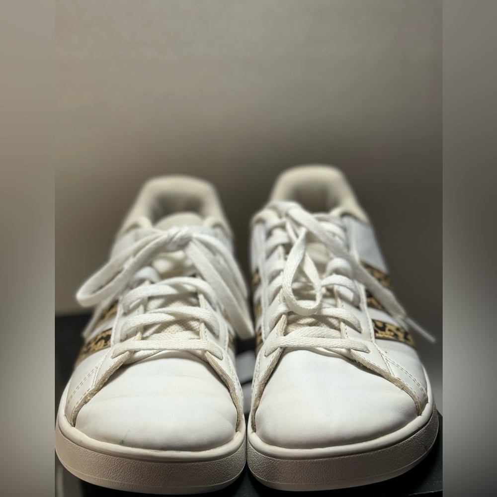 Adidas Grand Court K Shoes White Leopard / Leopard Girl's Sneakers - Picture 5 of 8